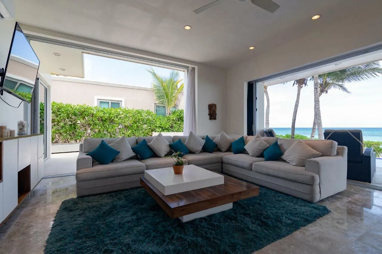 Вилла Casa Martini- Oceanfront Private Pool House For 6 Плая-дель-Кармен Мексика