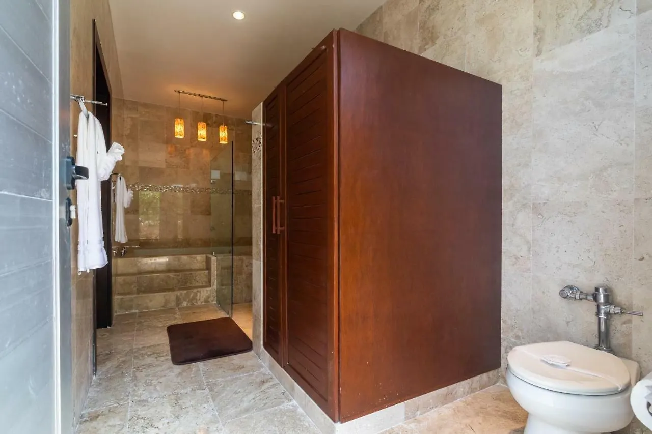 Вилла Casa Martini- Oceanfront Private Pool House For 6 Плая-дель-Кармен