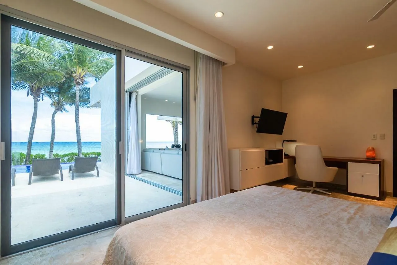 Вилла Casa Martini- Oceanfront Private Pool House For 6 Плая-дель-Кармен Дом отдыха
