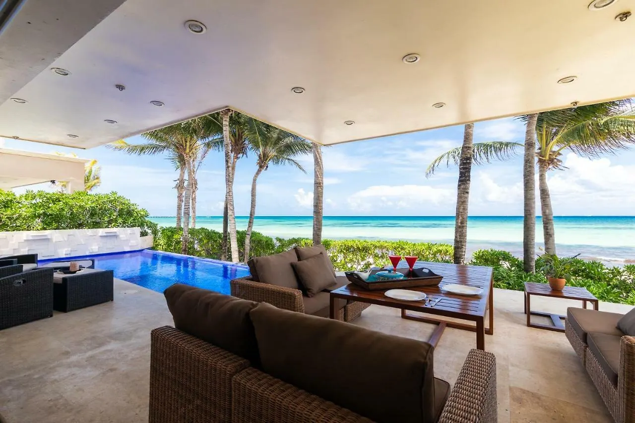 Вилла Casa Martini- Oceanfront Private Pool House For 6 Плая-дель-Кармен