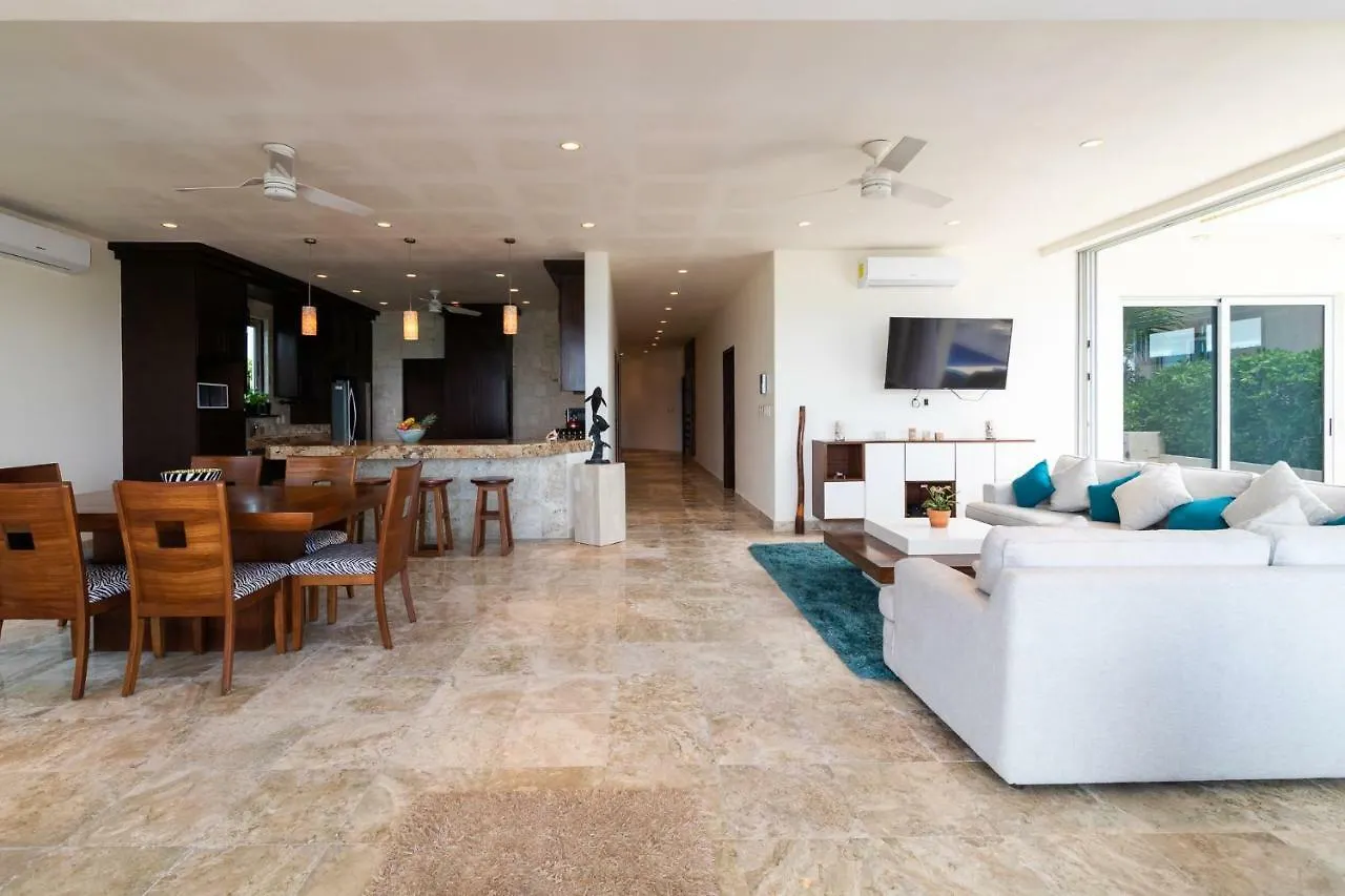 Вилла Casa Martini- Oceanfront Private Pool House For 6 Плая-дель-Кармен Дом отдыха